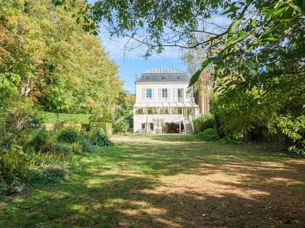 Maison 8 pièces 230 m²
