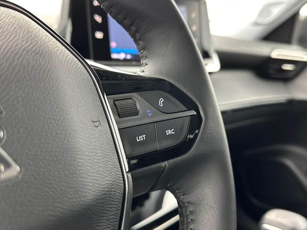Peugeot 2008 puretech 100 s&s bvm6 allure — photo 18