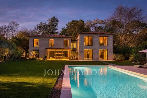 Villa 7 pièces 417 m²