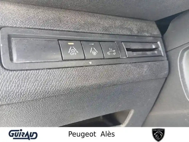 Peugeot 3008 hybrid 136 e-dcs6 — photo 17