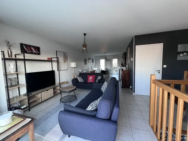 Loue superbe appartement à l'année