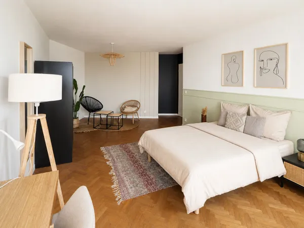 Masterbedroom de 27 m² avec balcon à louer en coli
