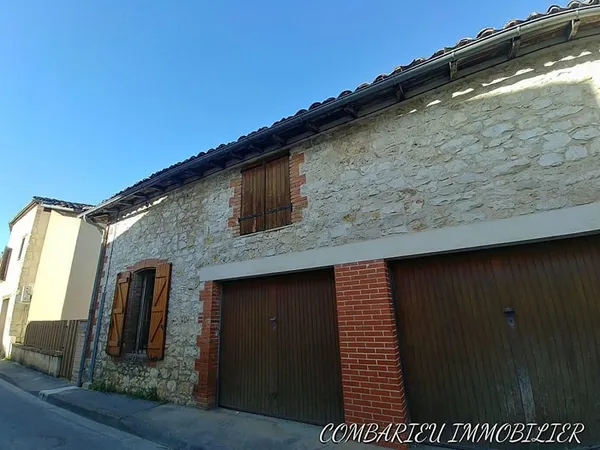 Appartement + 2 garages + dépendance , au centre de Caussade. Superbe projet !