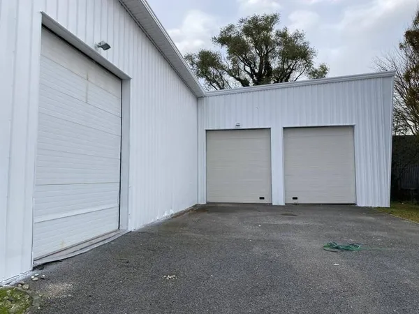 Entrepôt 742 m²