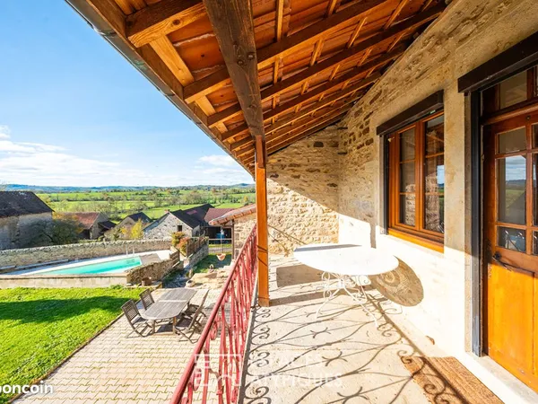 Propriété 8 pièces 213 m²