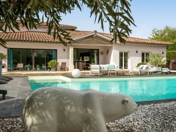 Sathonay Village - Maison de 290 m² - 5 chambres - piscine