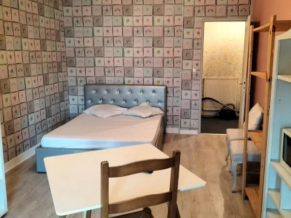 Chambre studio + salle de bain à louer