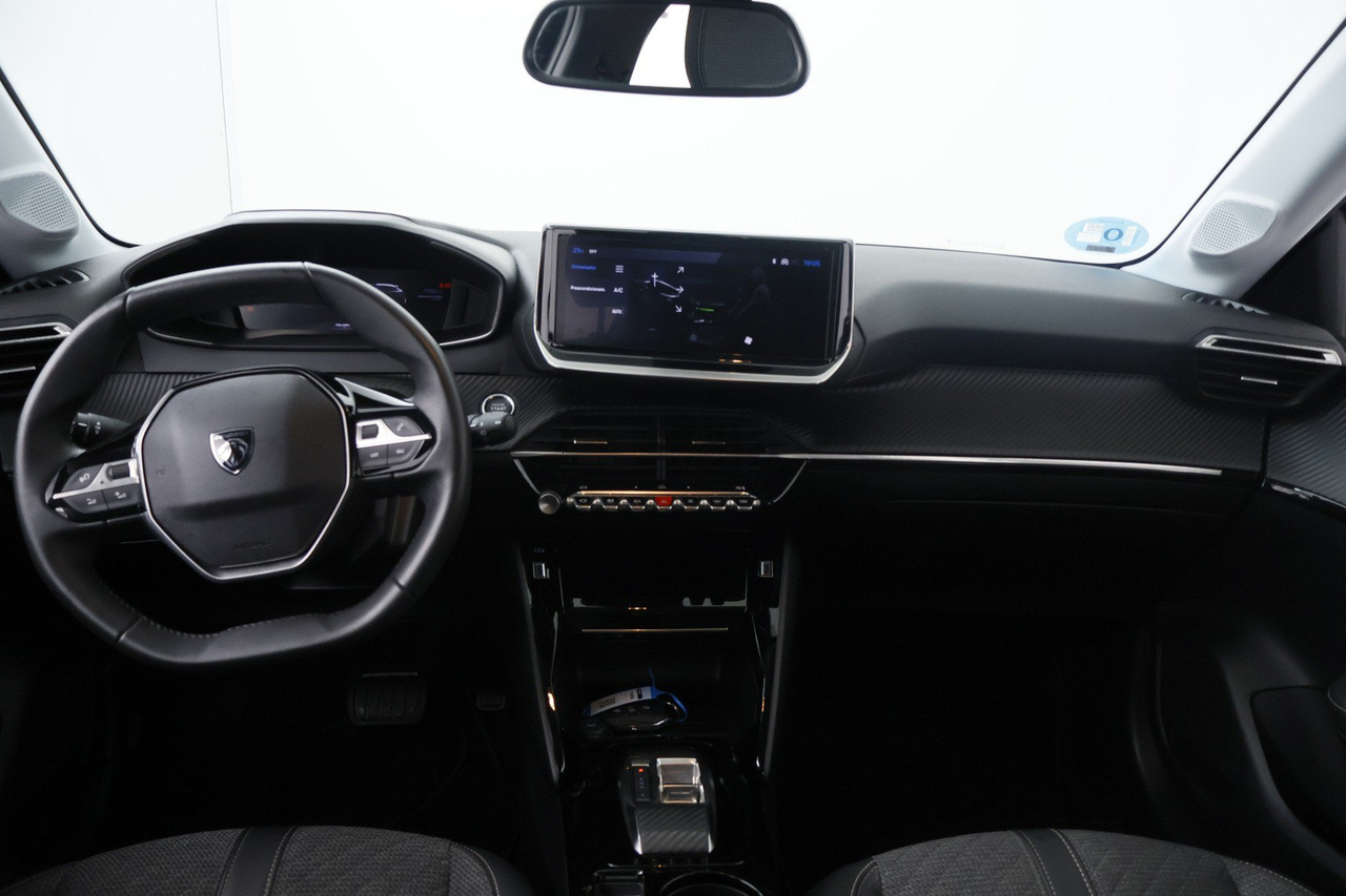 Peugeot 208 — photo 11