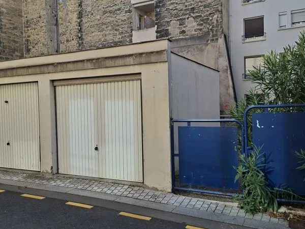 Location Garage / Box fermé hypercentre 13m2