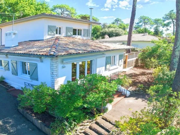 Entièrement rénovée, lumineuse, vaste terrasse !