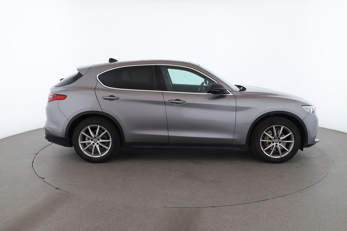 Alfa Romeo Stelvio 2.2 Diesel Executive AT8 — photo 6