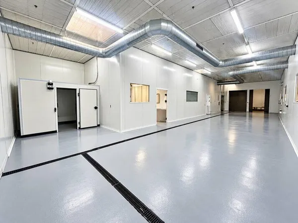 Local commercial 600 m²