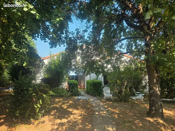 MAISON 5 pièces 160m2 sur terrain arboré 1500m2 au calme à Montrabé dans impasse