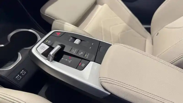 Bmw X1 xdrive 25e 245ch dkg7 — photo 9