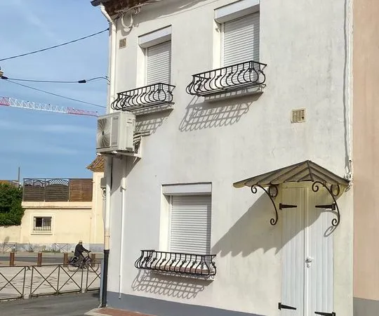 Vias centre - maison de village t3 climatisee