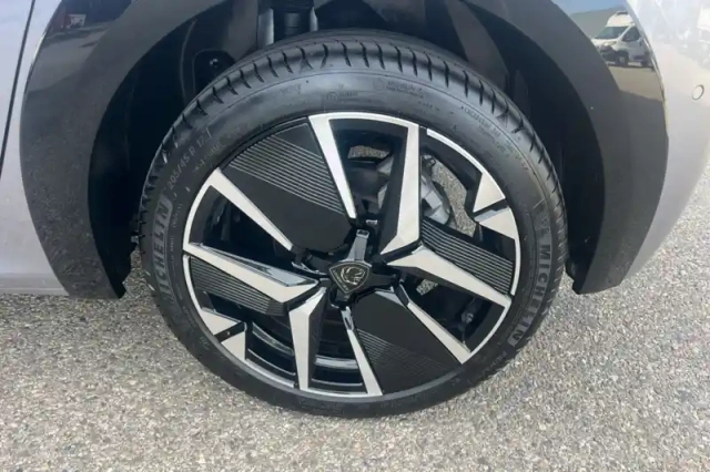 Peugeot 208 hybrid 100 e-dcs6 — photo 10