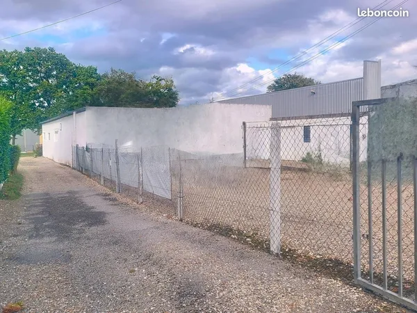 Local 500 m² PETIT-COURONNE