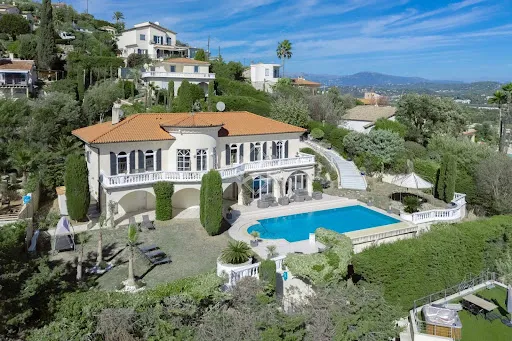 Villa 8 pièces 299 m²
