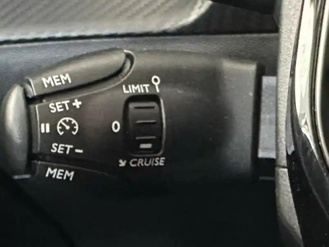 Peugeot 208 1.5 bluehdi 100ch s&amp;s active — photo 8