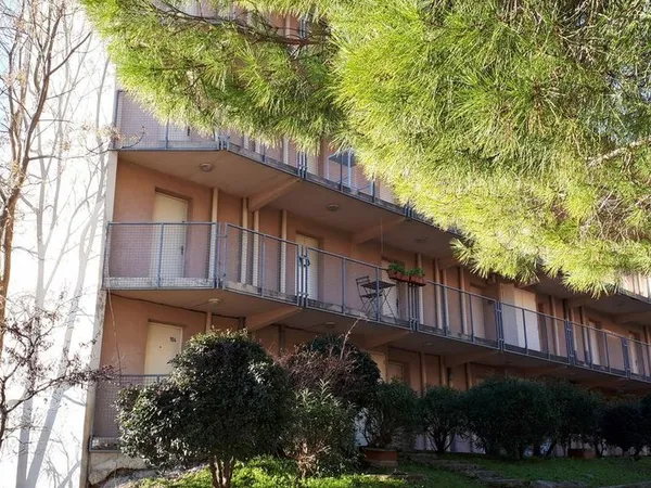 Studio meublé 13m2 + place de parking NIMES