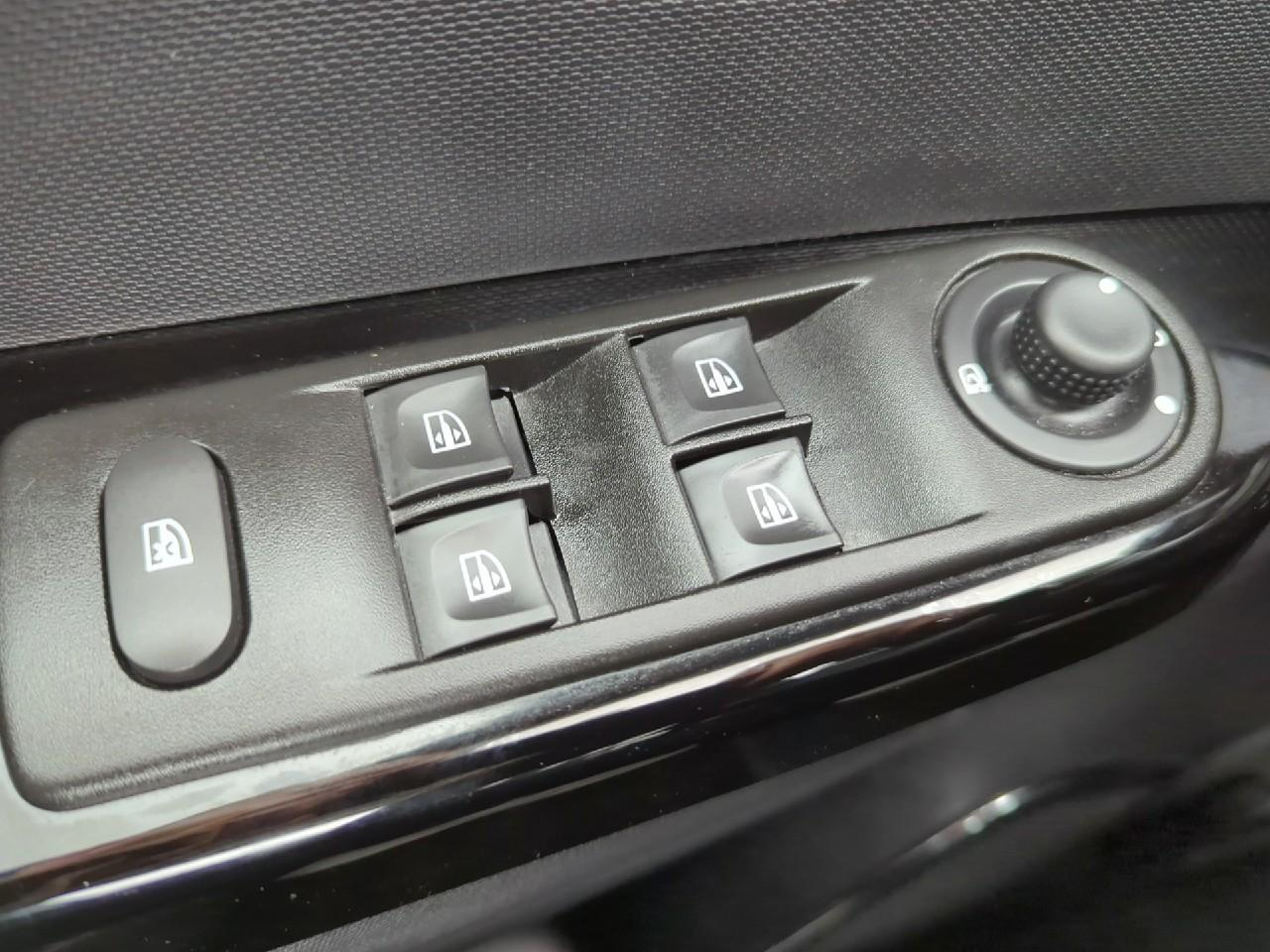 Renault Captur tce 90 energy e6 intens — photo 22
