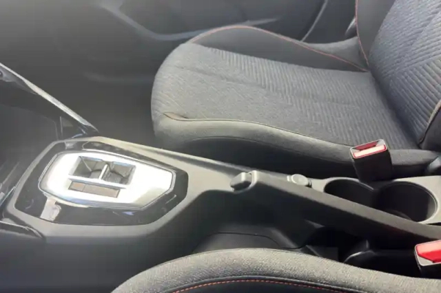 Peugeot 208 hybrid 110 ch e-dcs6 — photo 19