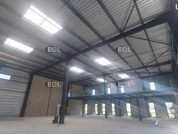 Local bureaux 1 680 m²
