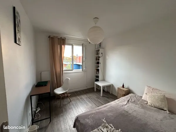 Chambre à louer à Vitry-sur-Seine, métro Villejuif Louis Aragon