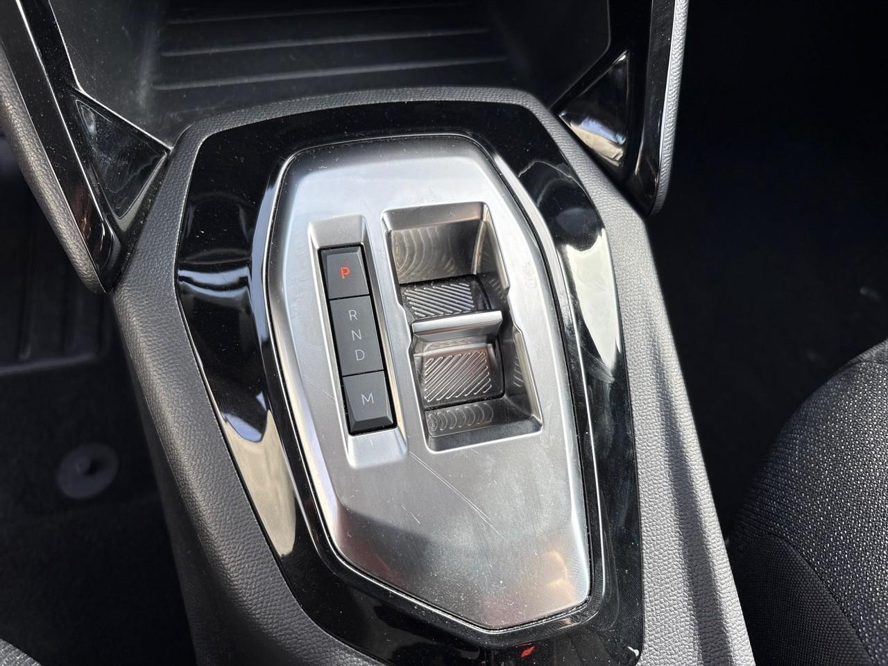 Peugeot 208 1.2 hybrid 110ch style e-dcs6 — photo 18