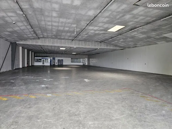 Local 1200 m² CHOLET