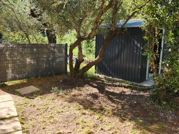 T1 meublé avec terrasse et jardin dans les, oliviers