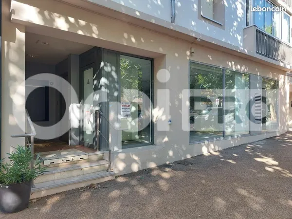 Local commercial 318 m²
