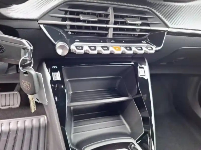 Peugeot 2008 hybrid 110 e-dcs6 — photo 19