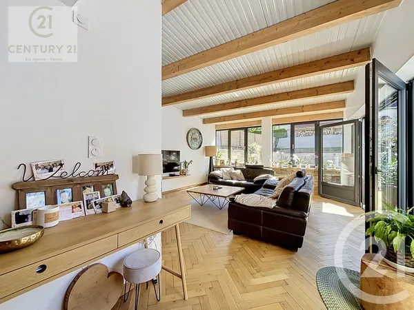 Maison 8 pièces 349 m²