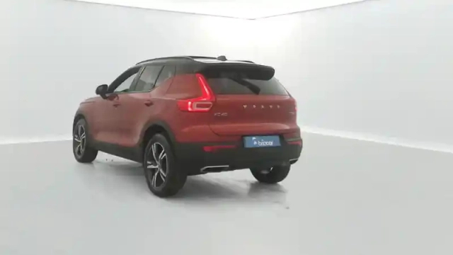 Volvo Xc40 t3 163ch r-design geartronic 8 suréquipé + toit ouvrant — photo 3