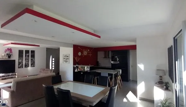 Maison familiale recente sur sous-sol