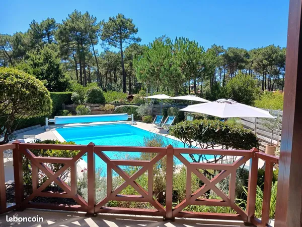 Propriété familiale de 6 chambres avec piscine, garage, à quelques minutes à pied des plages