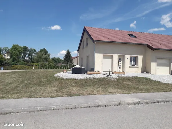 Maison à Montrond à côté de l'école