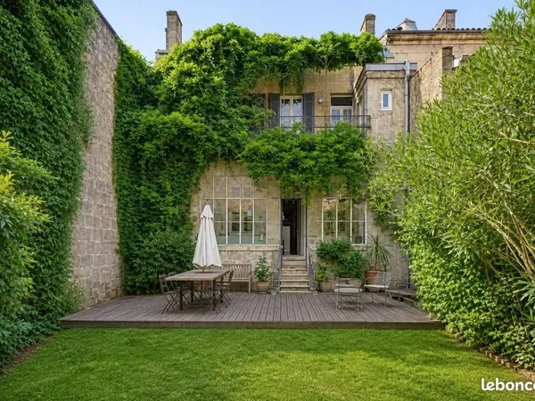 Maison 7 pièces 250 m²