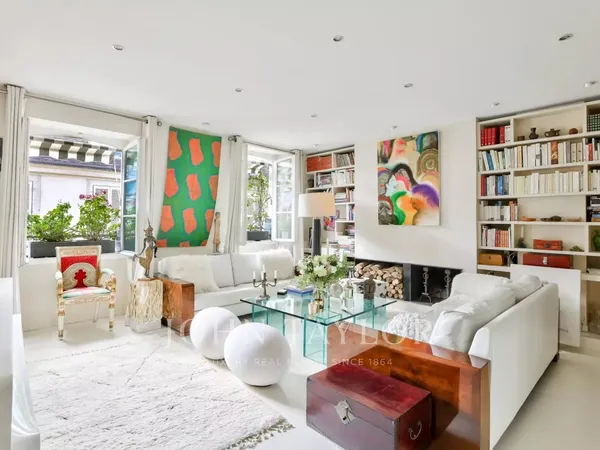 Appartement en dernier étage avec terrasse en plein coeur de Saint-Germain-des-Prés