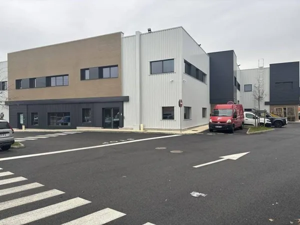 Local d'activité 496 m²