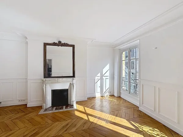 Paris 9 - GERALD - Appartement 2 ou 3 chambres rénové avec vue dégagée