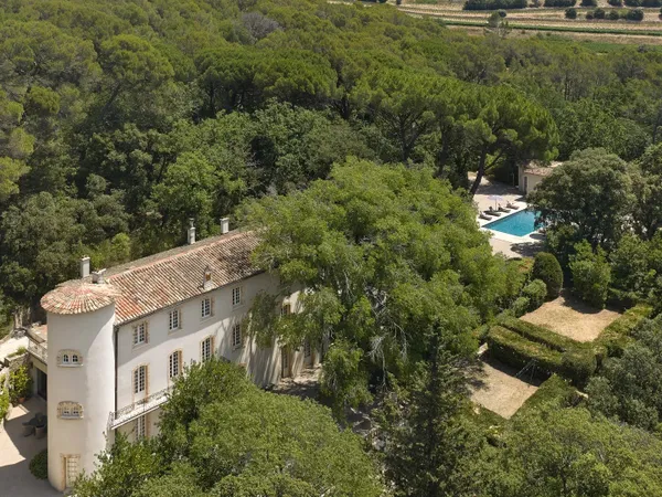 Château d'exception de 10 chambres au coeur d'un domaine préservé - Lorgues