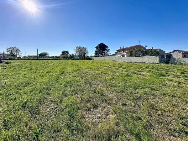 Morières-Les-Avignon, Terrain À Vendre de 657 m² constructible
