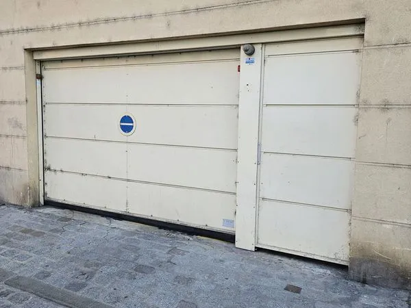 Place de parking sécurisée