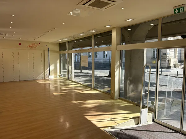 Local commercial 102 m²