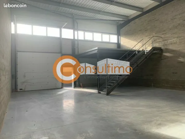 LOCAL D'ACTIVITE 222 m² BEYCHAC ET CAILLAU
