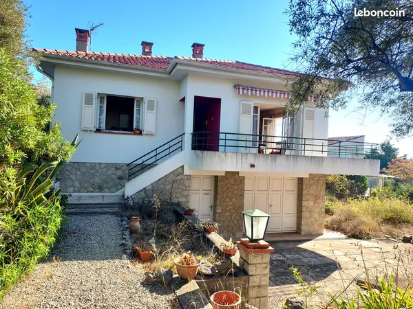 Villa avec beau potentiel