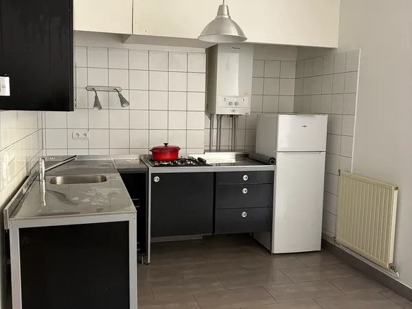 Appartement meublé 63m² : 2 chambres, salle de bain, WC, Cuisine ouverte,Salon