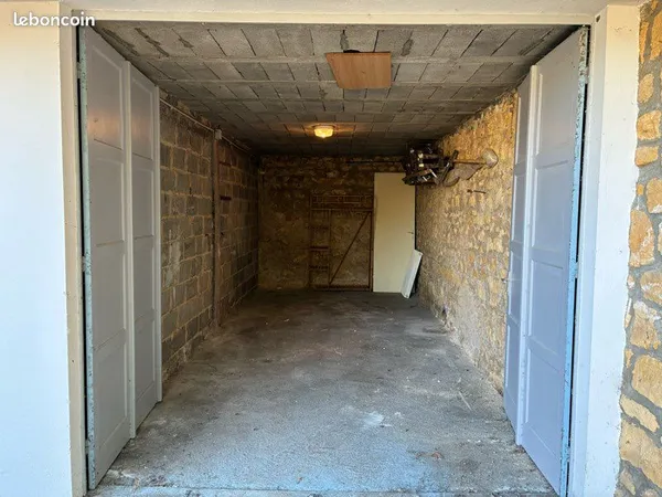 Garage / Box derrière l'hôpital